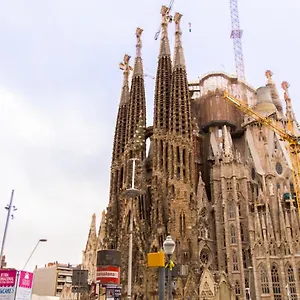 https://charm-apartment-sagrada-familia.topbarcelonahotels.com