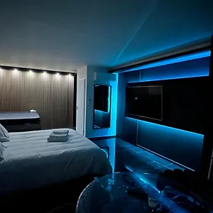 https://luxury-living-13500.fr-provencehotel.com